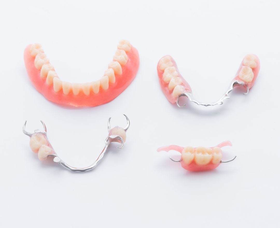 How Do Dentures  Work